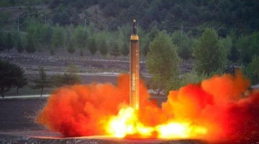 Kuzey Kore'nin fırlattığı f&uuml;ze Japonya'ya d&uuml;şt&uuml;!