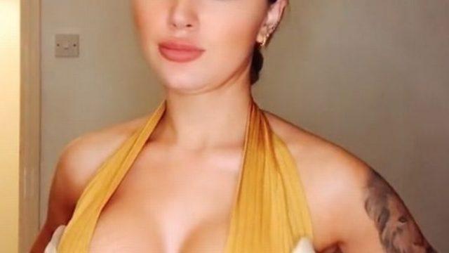 Sosyal medya fenomeni dekolteli kıyafetler için hilesini paylaştı! “Daha büyük göstermek için...”