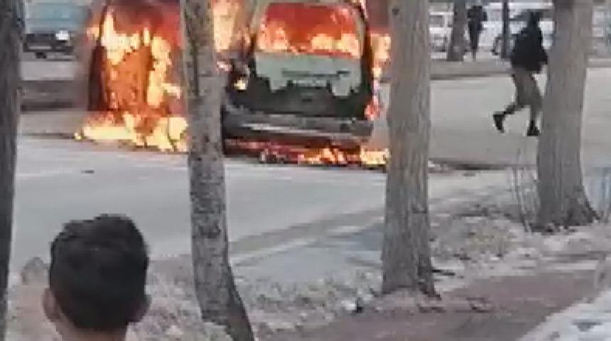Bir anlık öfkeyle aracını durdurup benzin dökerek yaktı! İlk sözleri şoke etti