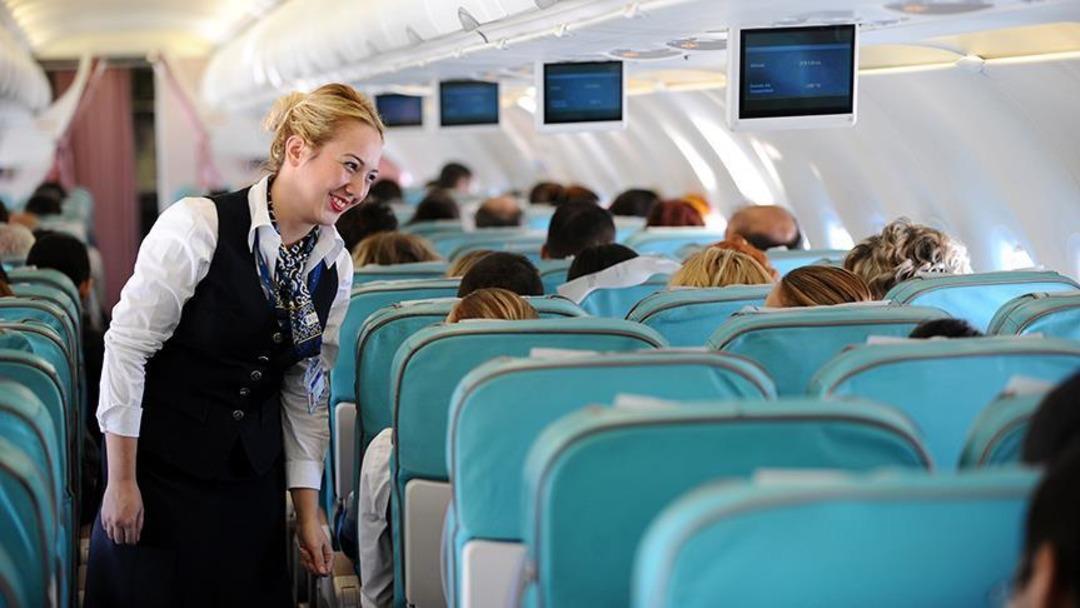 Hostesin akılalmaz olayı! Havada g&ouml;rev başında yaptı: Tam 12 şişe bitirmiş! Sınırdan 10 kat fazla alkoll&uuml; &ccedil;ıktı 2