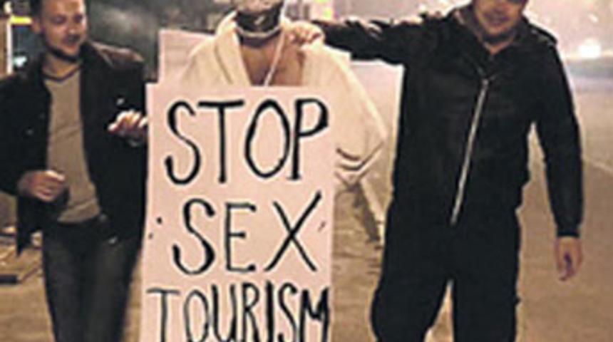 Ukrayna'da T&uuml;rk'e seks dayağı