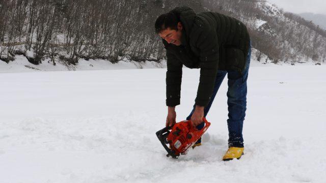 Boraboy Gölü'nde ilk! 50 cm buz oluştu, şaşkına döndü: Böylesini ilk defa görüyorum