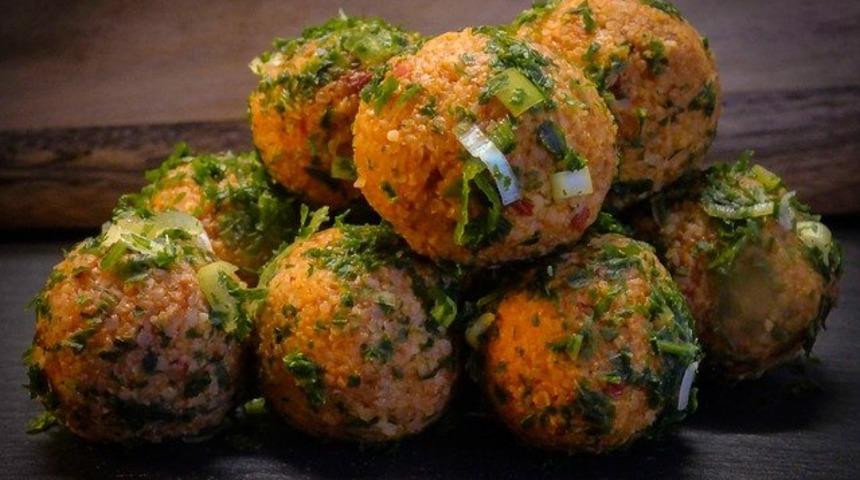 Gün sofralarının baş tacı olmaya aday, lezzetli ve pratik sosyete kısırı tarifi