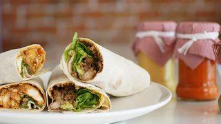 Muhteşem bir sokak lezzeti olan kokoreci evde denemek isteyenler için: Evde tavuk kokoreç tarifi