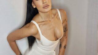 Eski sevgilisi için göğüs estetiği yaptırmıştı! Manevi huzura erişmek adına silikonlarını çıkarttığını itiraf etti