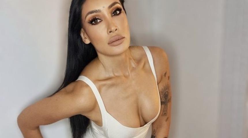 Eski sevgilisi için göğüs estetiği yaptırmıştı! Manevi huzura erişmek adına silikonlarını çıkarttığını itiraf etti