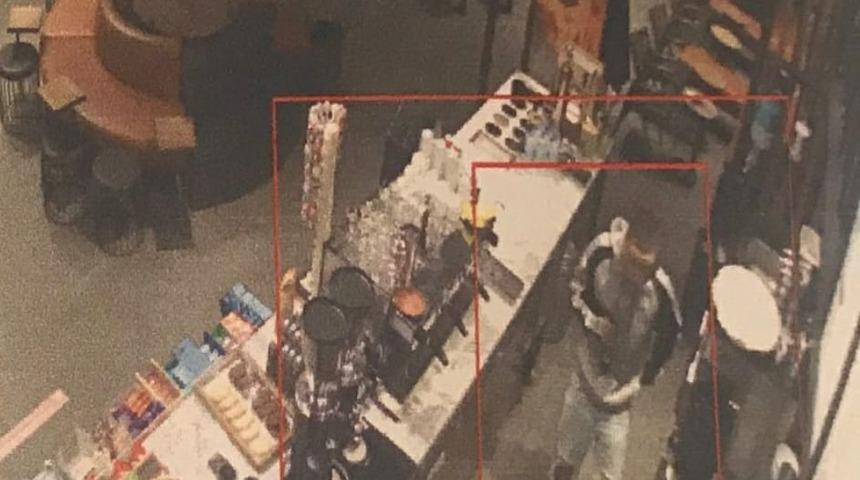 Sabiha Gökçen Havalimanı'nda turistten kafe çalışanına taciz! Çığlığını duyan koştu