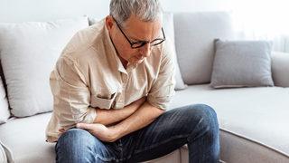 Mide yanması ile gastrit aynı şey değil! Bu besinleri yemezseniz acı çekmezsiniz