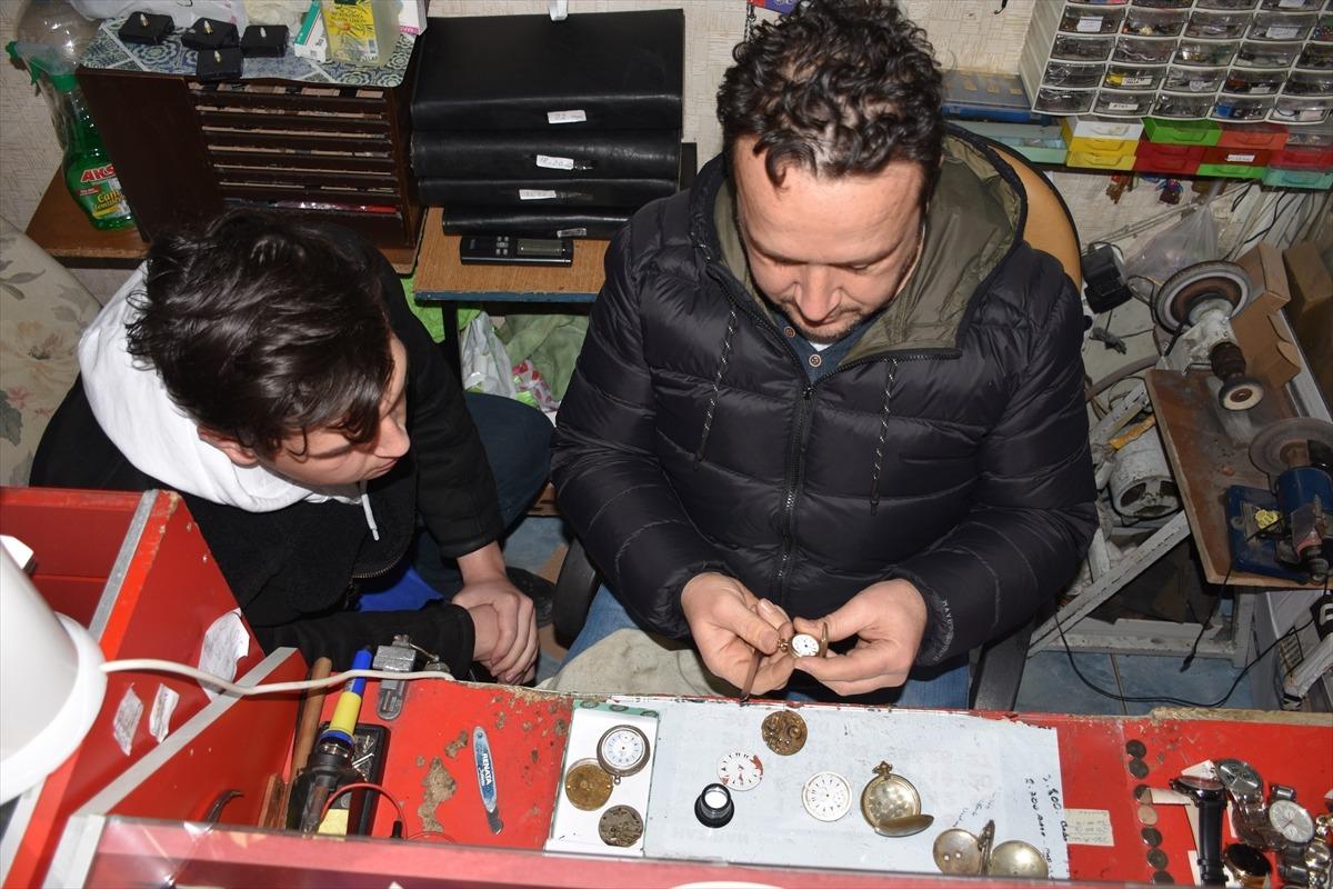 Dededen toruna &uuml;&ccedil; kuşaktır saatlerin &ouml;mr&uuml;n&uuml; uzatıyorlar