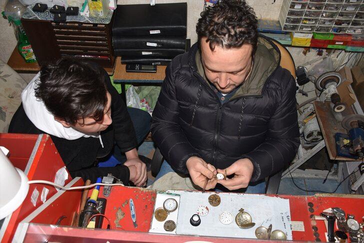 Dededen toruna üç kuşaktır saatlerin ömrünü uzatıyorlar G1