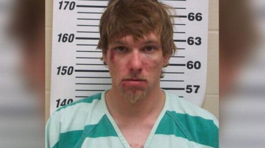 G&ouml;z&uuml;n&uuml; bile kırpmadı! Yemeğine mayonez d&ouml;ken arkadaşını kamyonla ezdi