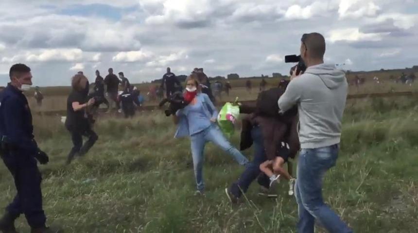 Mültecilere tekme atan kameraman kadın özür diledi
