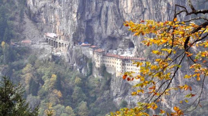 Sümela Manastırı'nda 'diskovari eğlence' tartışması! Sosyal medyada tepki çekti