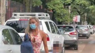 Oğlunu okula bırakmak için tercih ettiği kıyafet diğer velilerden tepki çekti! “Çocuklar var” diye uyardılar