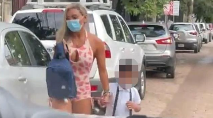 Oğlunu okula bırakmak için tercih ettiği kıyafet diğer velilerden tepki çekti! “Çocuklar var” diye uyardılar