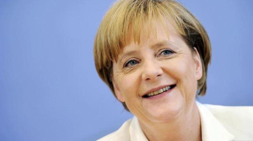 Merkel, makam aracıyla kaza atlattı