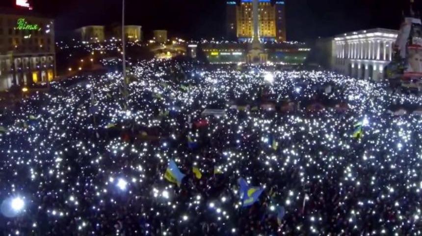 Kiev’deki eylemciler havadan gökyüzündeki yıldızlar gibi gözüktü