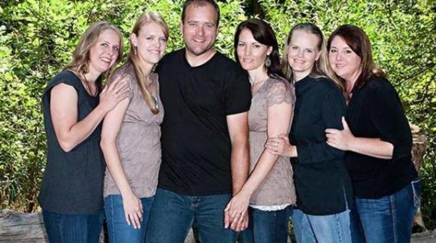 Beş karısı var ve hi&ccedil;birini ihmal etmiyor