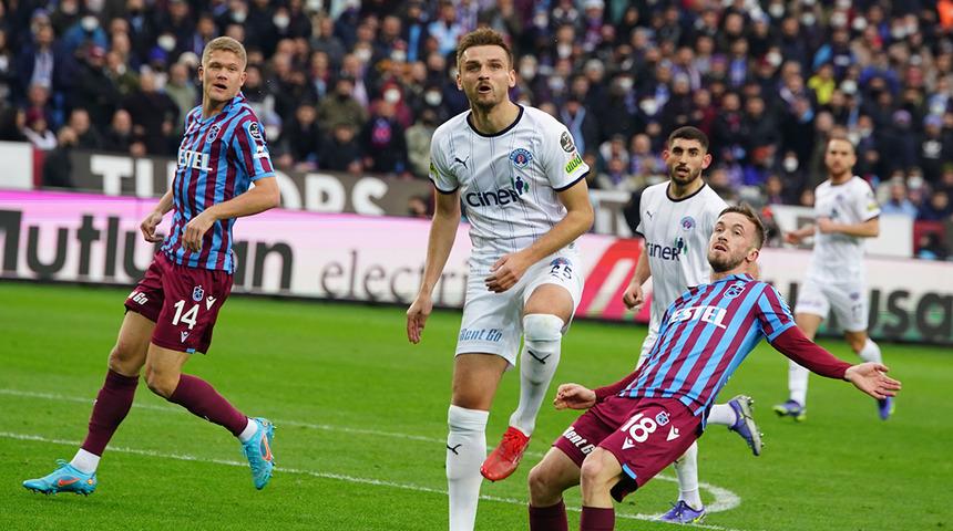 Nefes kesen maçta Trabzonspor, Kasımpaşa'yı devirdi! Kırmızı kartlar maça damga vurgu
