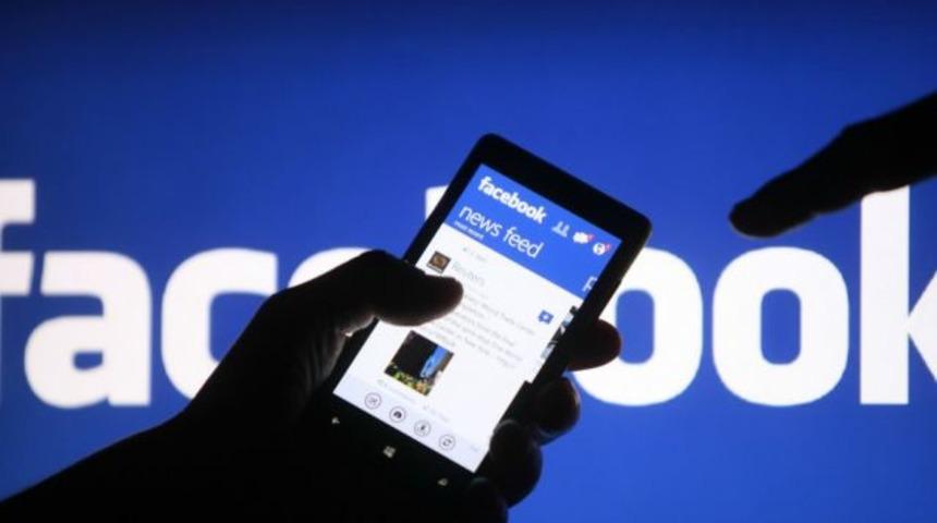 Facebook'a kaptıran turist denize düştü