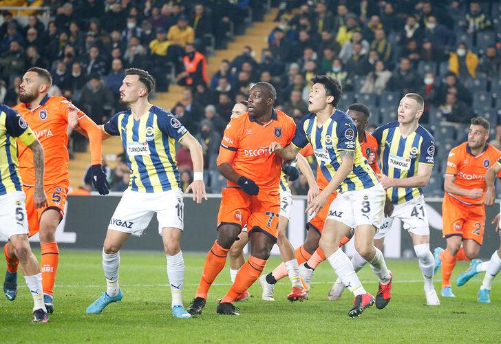 Fenerbahçe evinde Başakşehir'e kaybetti! Emre Belözoğlu'ndan bir ilk