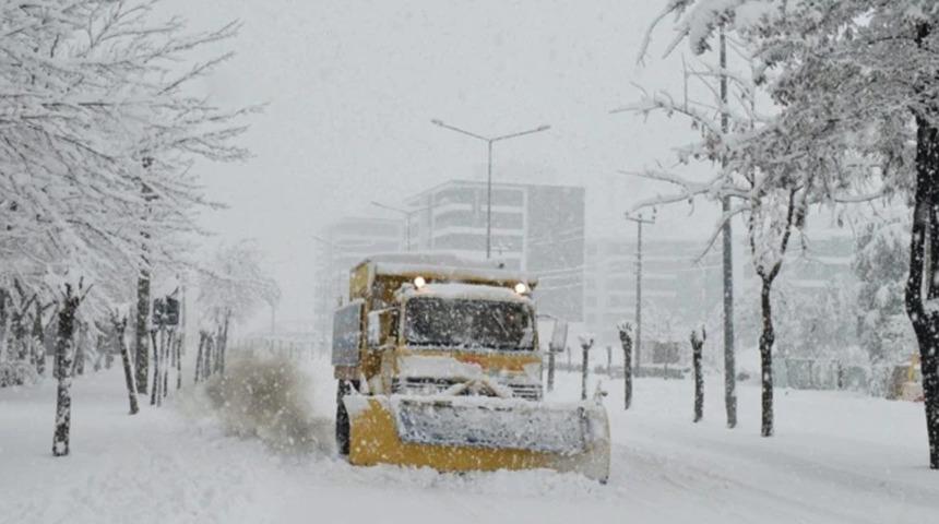 Elektrik kesintisiyle gündem olan Isparta'da kar nedeniyle yüz yüze eğitime 5 gün ara