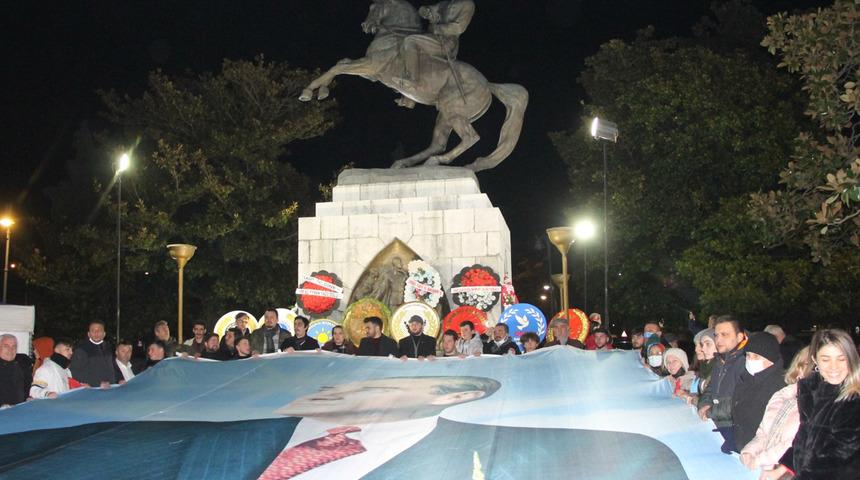 Samsun'da Onur Anıtı'nda dev Atatürk posteri ile yürüyüş