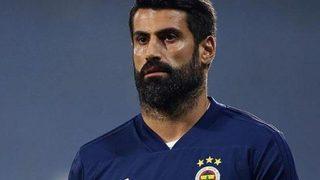 Volkan Demirel'in eşi Zeynep Sever mini etekle poz verdi! O pozlar Instagram'ı salladı