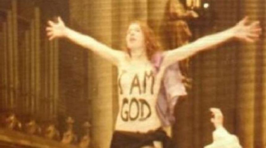 Femen bu kez dünyaca ünlü Köln Katedralindeki Noel ayinini bastı