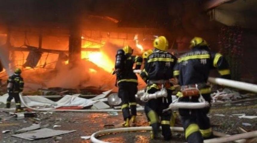 Çin'de alışveriş merkezinde yangın