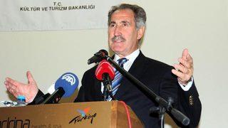 'Demokratlık taslamak kolay'