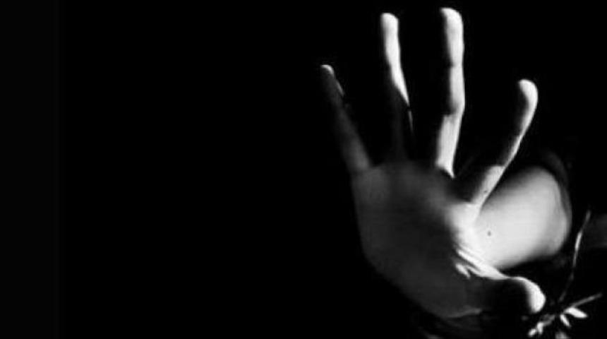 Biber gazı sıkıp polislerle tecav&uuml;z etti