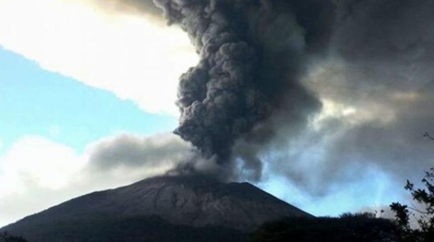 El Salvador: Chaparrastique volkanı patladı