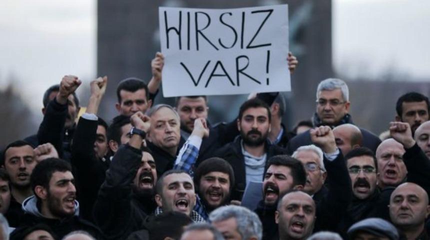 FT: 'AK Parti ak görünümünü yitirebilir'