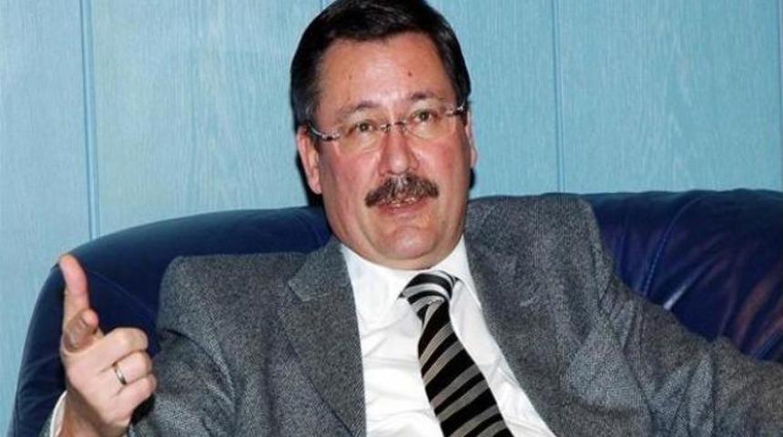 "Kız kıza erkek erkeğe &ouml;p&uuml;şt&uuml;ler"