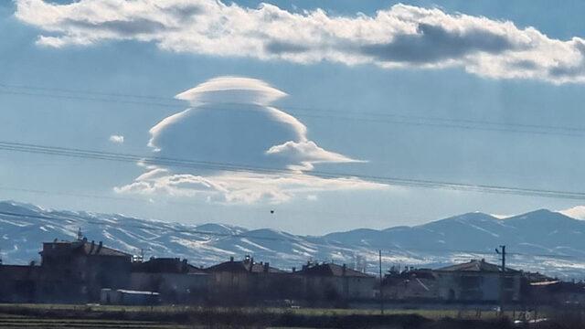 Mercek bulutu bu kez Elazığ'da belirdi! UFO'ya benzettiler