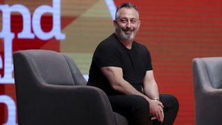 Cem Yılmaz'dan hayat pahalılığı tepkisi: Yakınmayan ya hırsızdır ya deli