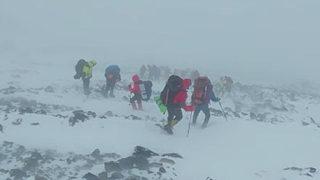 Ağrı Dağı'nda mahsur kalan İranlı dağcılar ölümden döndü