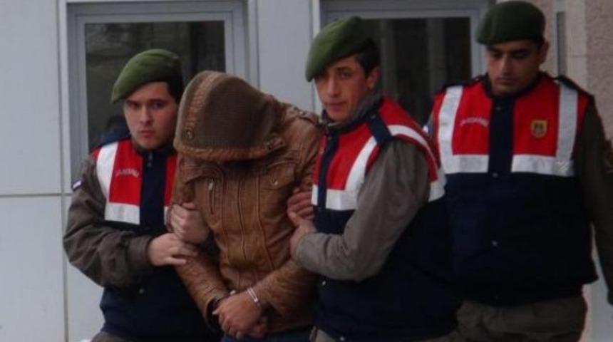 Önce karısını sonra kızını öldürmüş