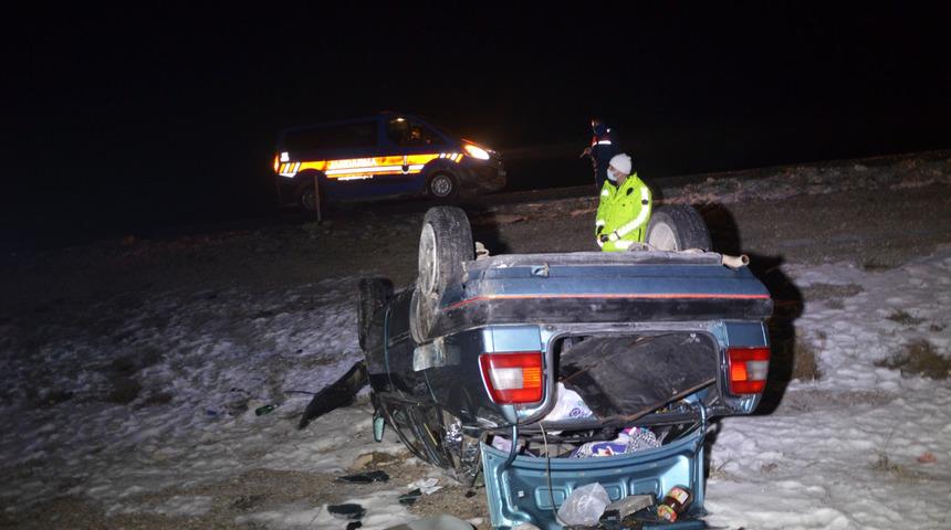 Karayoluna çıkan köpeğe çarpan otomobil takla attı: Sürücü hayatını kaybetti