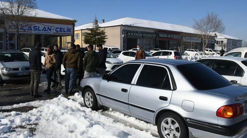 İkinci el araç piyasasında son durum! Galericiler satışlardan vatandaş fiyatlardan yakınıyor