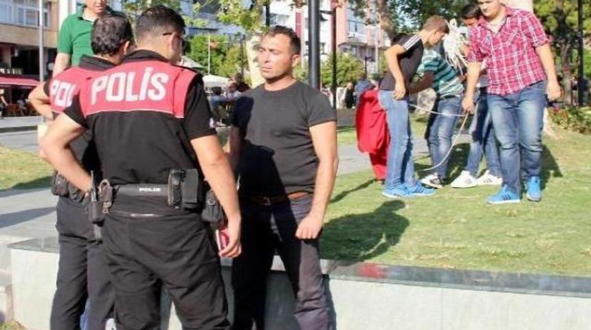 Atat&uuml;rk heykelini yakmaya kalkıştı