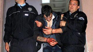 Annesini 77 yerinden bıçaklayarak öldürdü