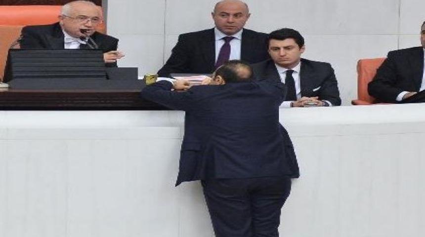 TBMM’de Egemen Bağış’a protesto