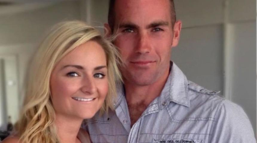 Eşine sinirlenen kadın onu açık arttırmada sattı! Gelen teklif herkesi şaşırtmaya yetti