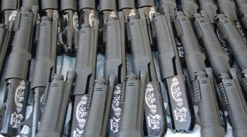 Yolcu otob&uuml;s&uuml;nde 500 pompalı t&uuml;fek