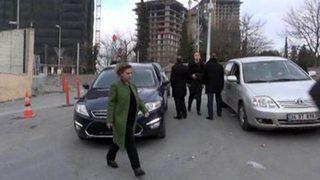 Bakan Çağlayan'ın eşi Metris Cezaevi'ne ziyarete geldi