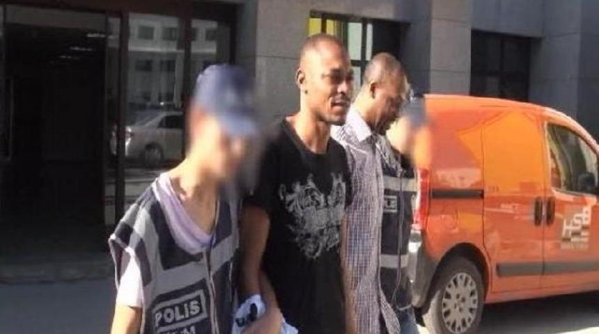 68 kokain kaps&uuml;l&uuml; yutan kurye yakalandı