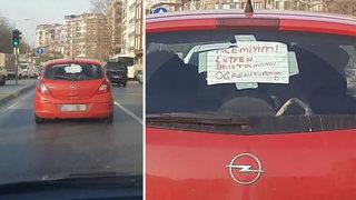 Acemi şoför, aracına astığı notla herkesi gülümsetti! Lütfen sıkıştırmayın öğreniyorum