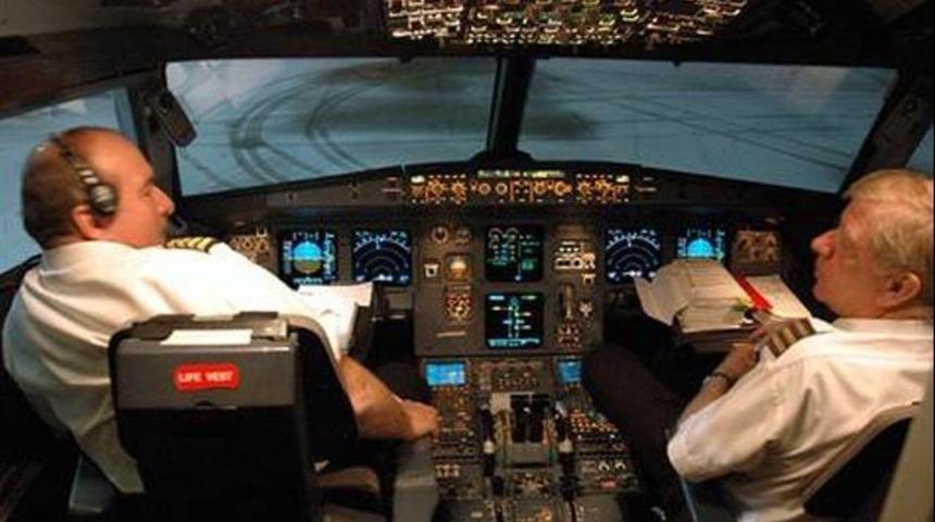 'Kaptan, yardımcı pilot aynı anda uyukluyor'